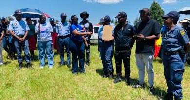 Lube Yimpumelelo Uqeqesho Lohlaka Lwezakhamizi Olusebenzisana NamaphoyisaeNquthu