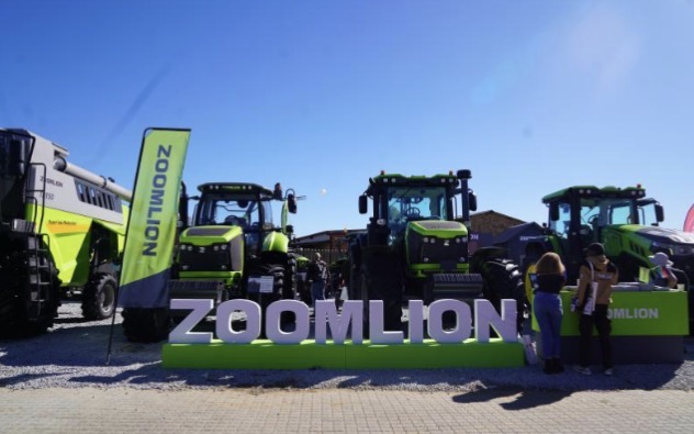 Zoomlion’s High-End Intelligent Agricultural Machinery Makes a Brilliant Appearance at the Nampo Exhibition in South Africa, Leading the Future of Green Development in South Africa